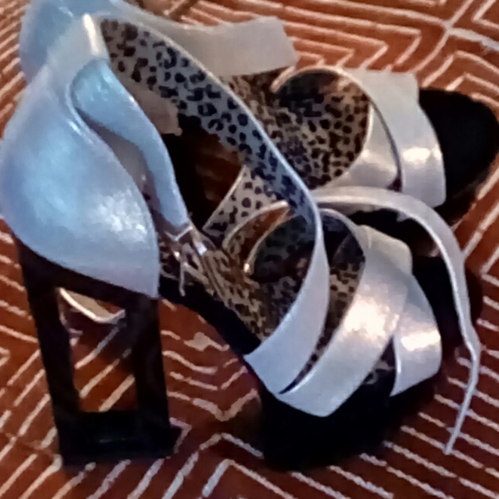 Jessica Simpson Gold Heels 6
